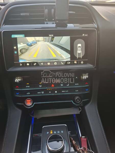 Jaguar F pace 