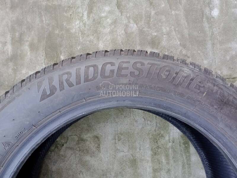 Bridgestone 235/55 R19 Zimska