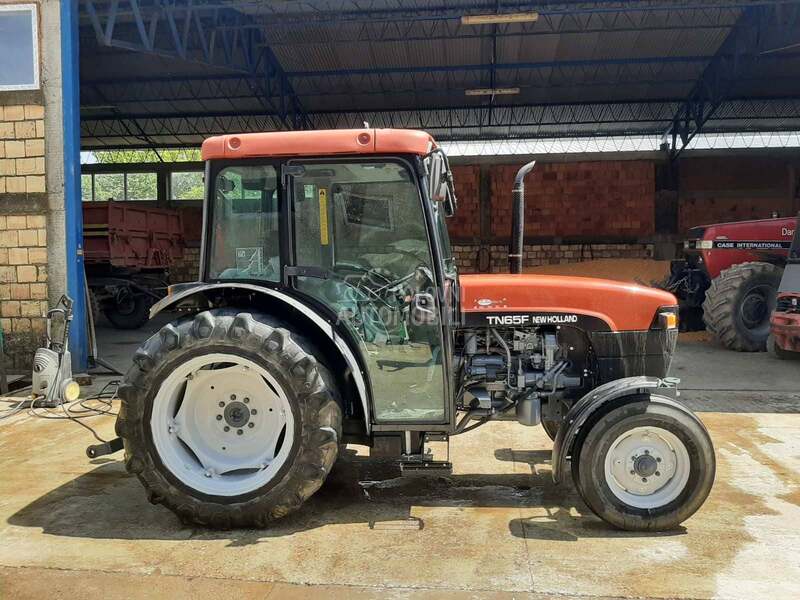 New Holland TN 65