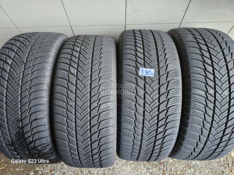 Bridgestone 235/50 R19 Zimska