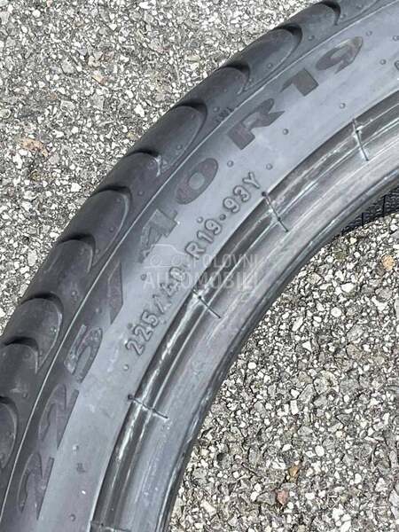 Pirelli 225/40 R19 Letnja