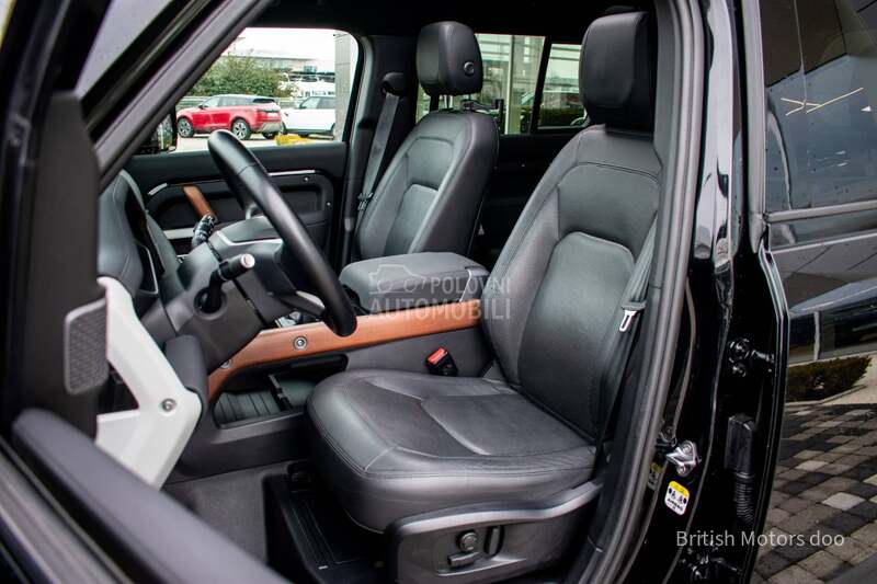 Land Rover Defender 