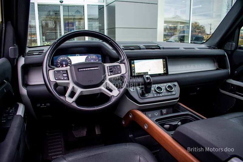 Land Rover Defender 