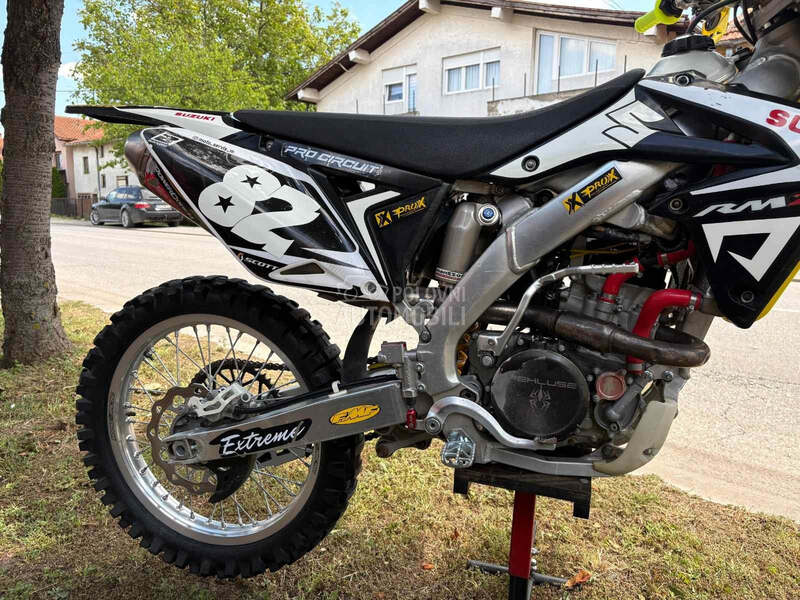 Suzuki rmz