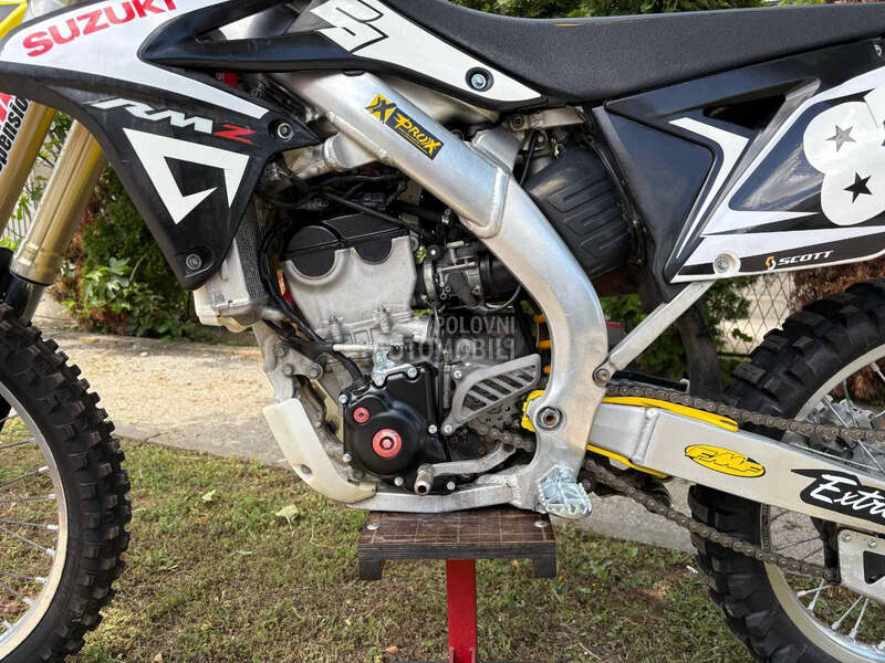 Suzuki rmz