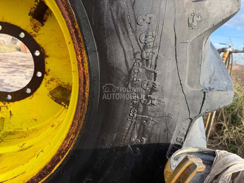 Continental 800/65 R32