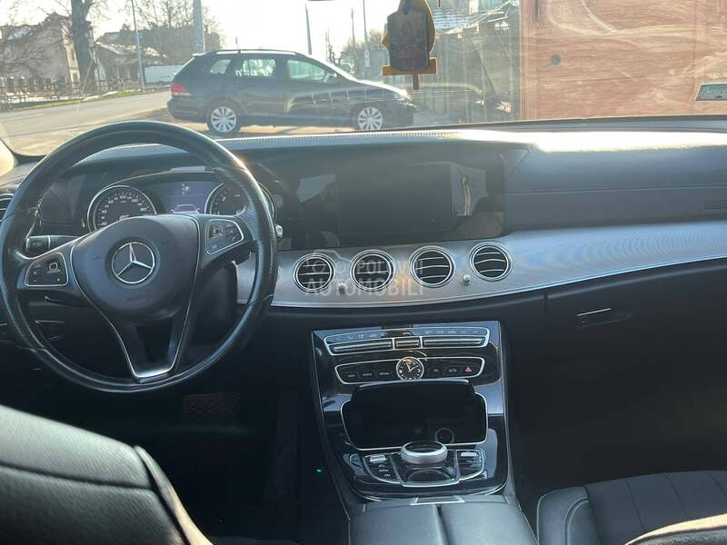 Mercedes Benz E 220 