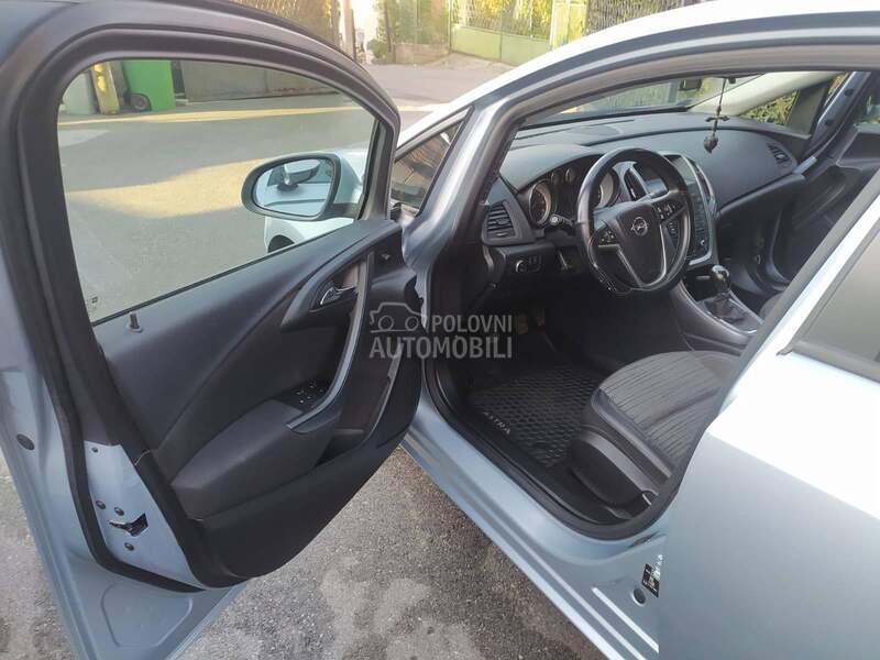 Opel Astra J 
