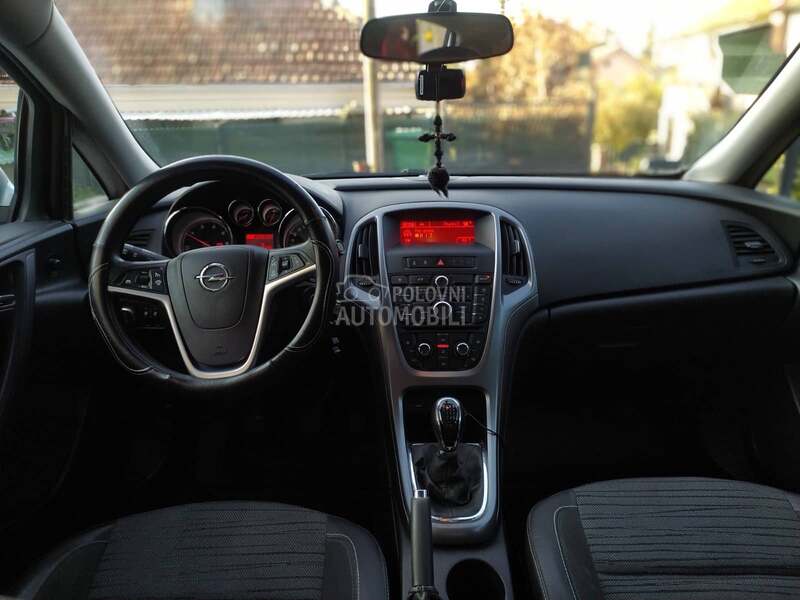Opel Astra J 