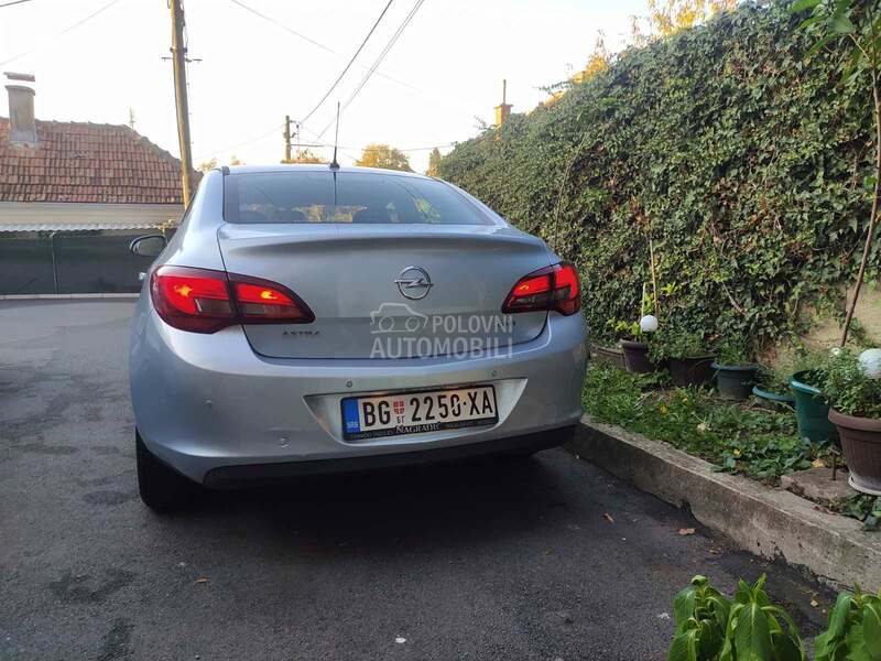 Opel Astra J 