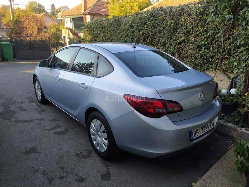 Opel Astra J 
