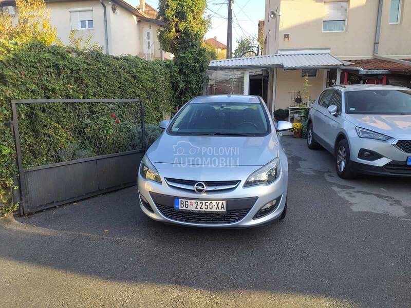 Opel Astra J 