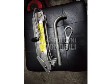 Dizalica,kljuc i šlepač za Audi 