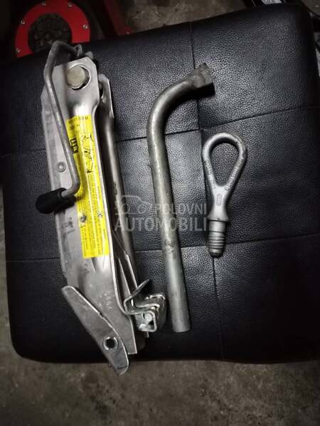 Dizalica,kljuc i šlepač