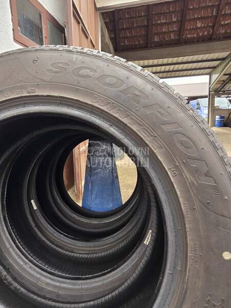 Pirelli 235/60 R18 Zimska