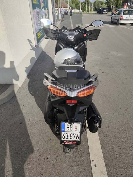 Yamaha Xmax 300