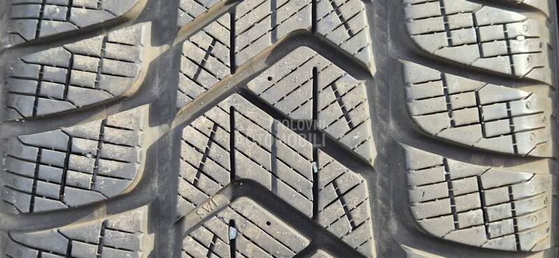 Pirelli 215/65 R17 Zimska