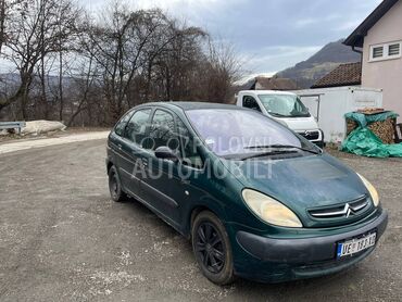 Citroen Xsara Picasso delovi 2001. god. -  kompletan auto u delovima
