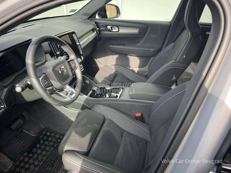 Volvo XC40 B3 Plus Dark