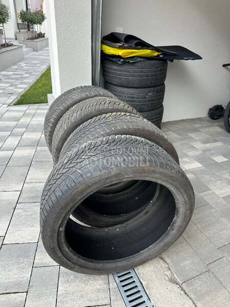 Bridgestone 275/40 R22 Zimska