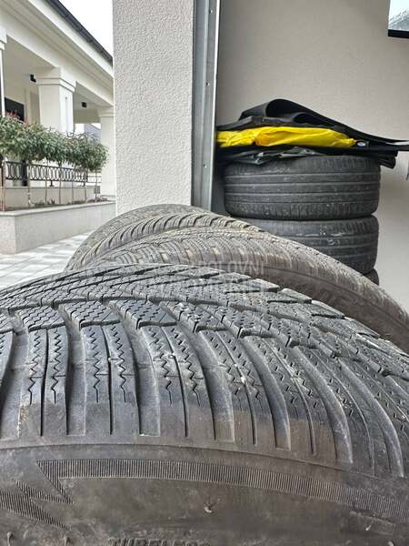 Bridgestone 275/40 R22 Zimska