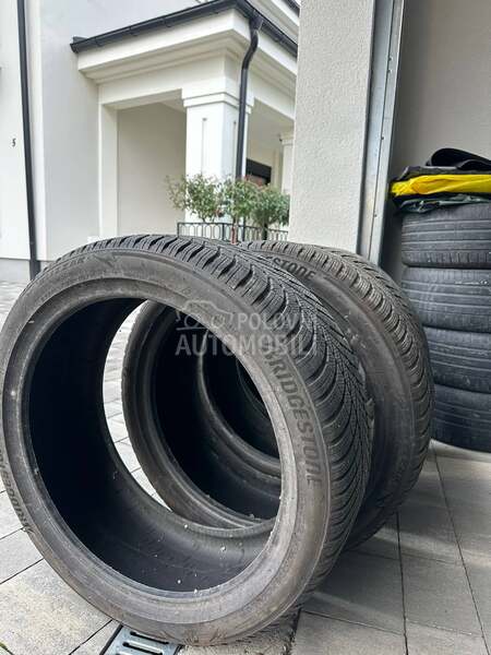 Bridgestone 275/40 R22 Zimska