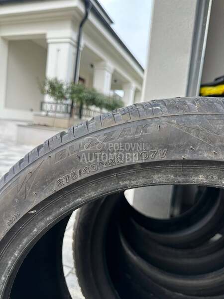 Bridgestone 275/40 R22 Zimska