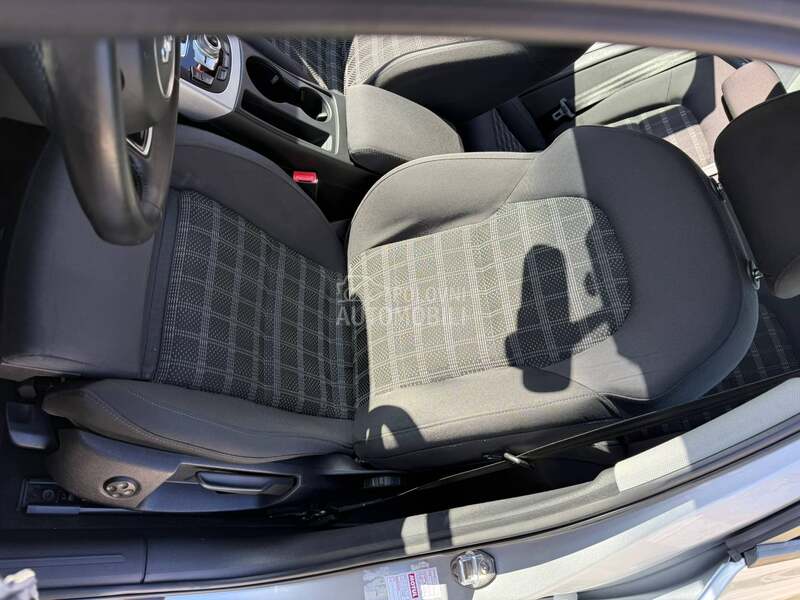 Audi A4 2.0tdi-aut.n.avi/led