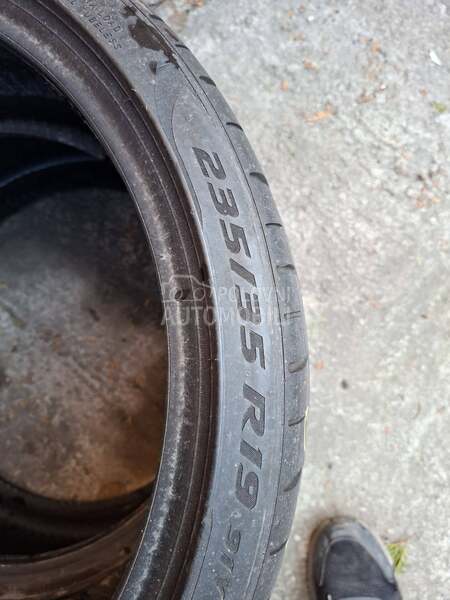 Pirelli 235/35 R19 Letnja