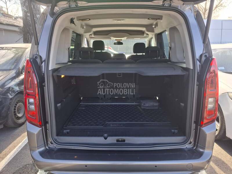 Opel Combo 1.5 L1 Elegance AT8