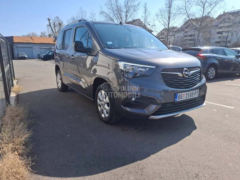 Opel Combo 1.5 L1 Elegance AT8