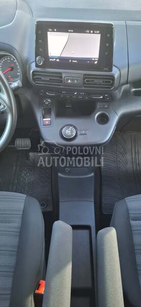 Opel Combo 1.5 L1 Elegance AT8