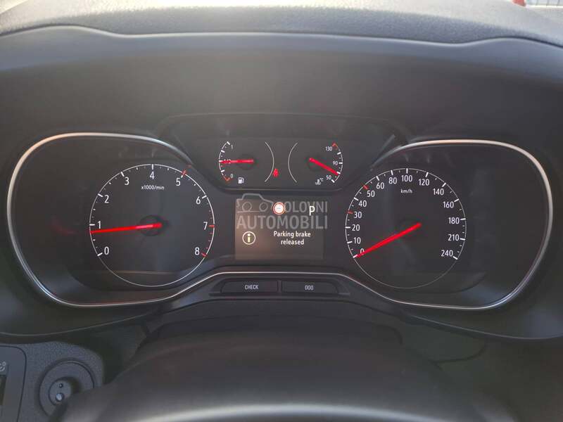 Opel Combo 1.5 L1 Elegance AT8