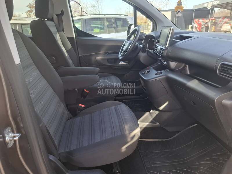 Opel Combo 1.5 L1 Elegance AT8