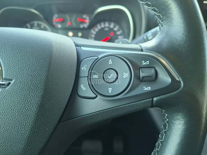 Opel Combo 1.5 L1 Elegance AT8