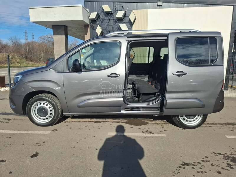 Opel Combo 1.5 L1 Elegance AT8