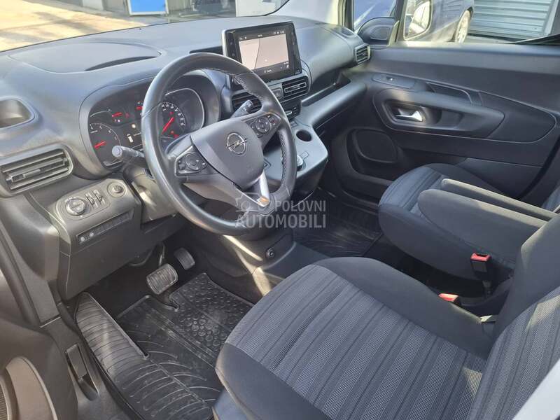 Opel Combo 1.5 L1 Elegance AT8