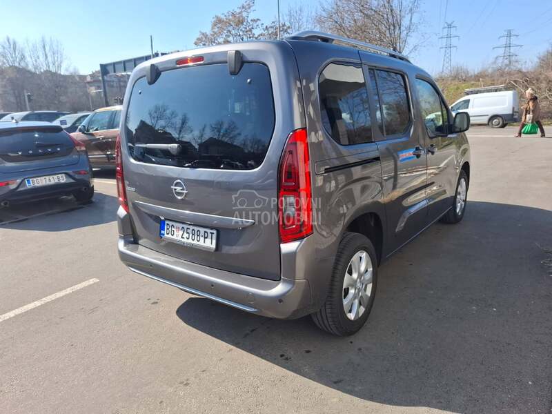 Opel Combo 1.5 L1 Elegance AT8