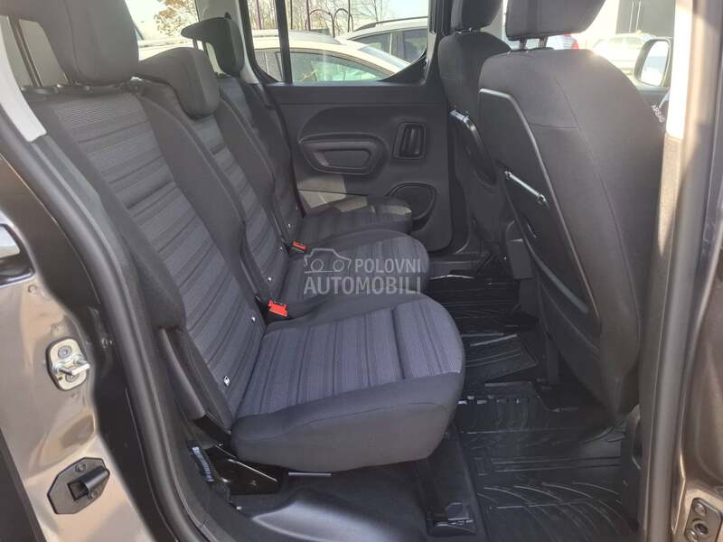 Opel Combo 1.5 L1 Elegance AT8