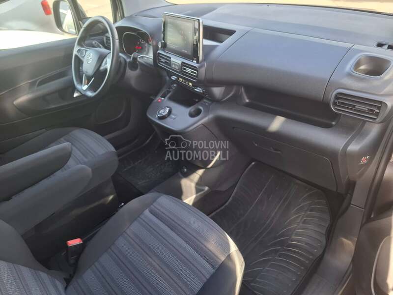 Opel Combo 1.5 L1 Elegance AT8