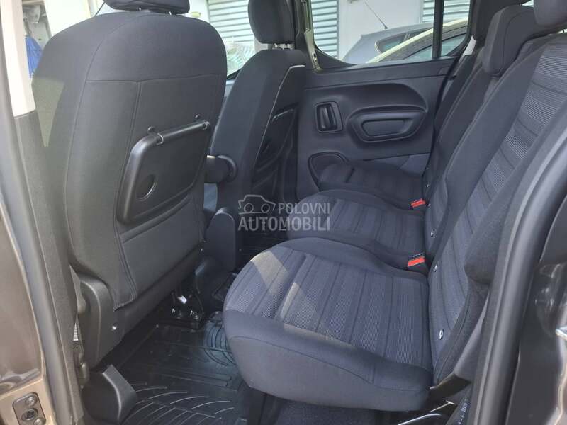 Opel Combo 1.5 L1 Elegance AT8