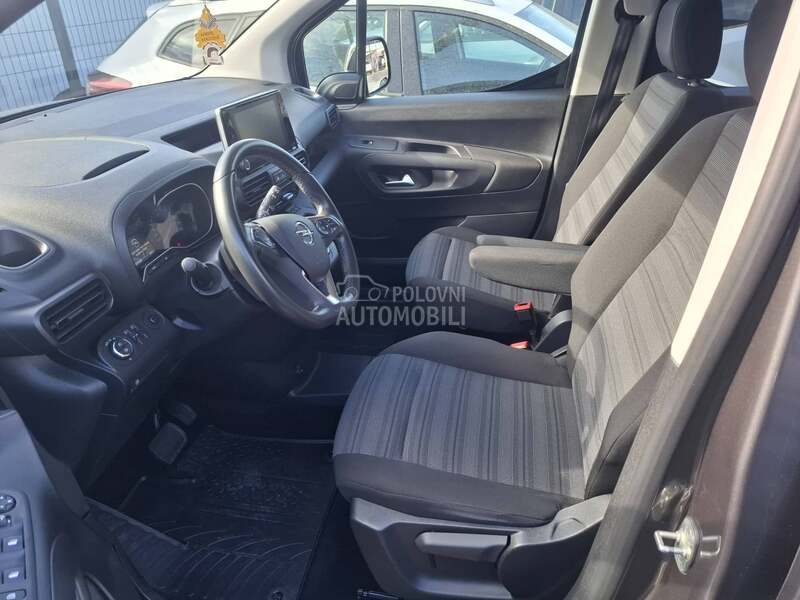 Opel Combo 1.5 L1 Elegance AT8