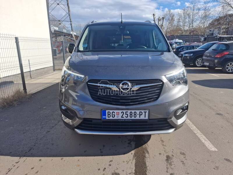 Opel Combo 1.5 L1 Elegance AT8