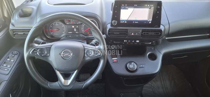 Opel Combo 1.5 L1 Elegance AT8