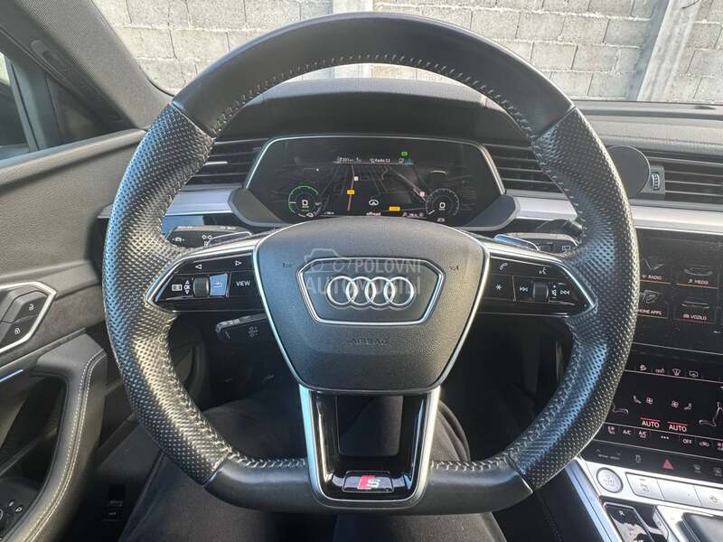 Audi e-tron 55 sline matrix