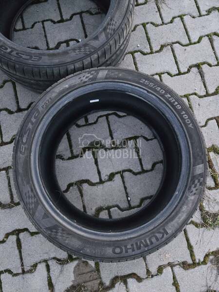 Kumho 255/40 R19 Letnja