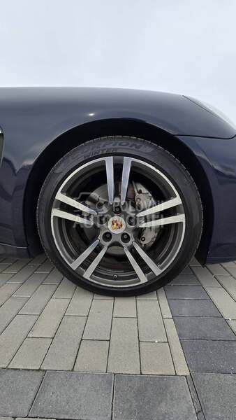 Porsche Panamera 4S