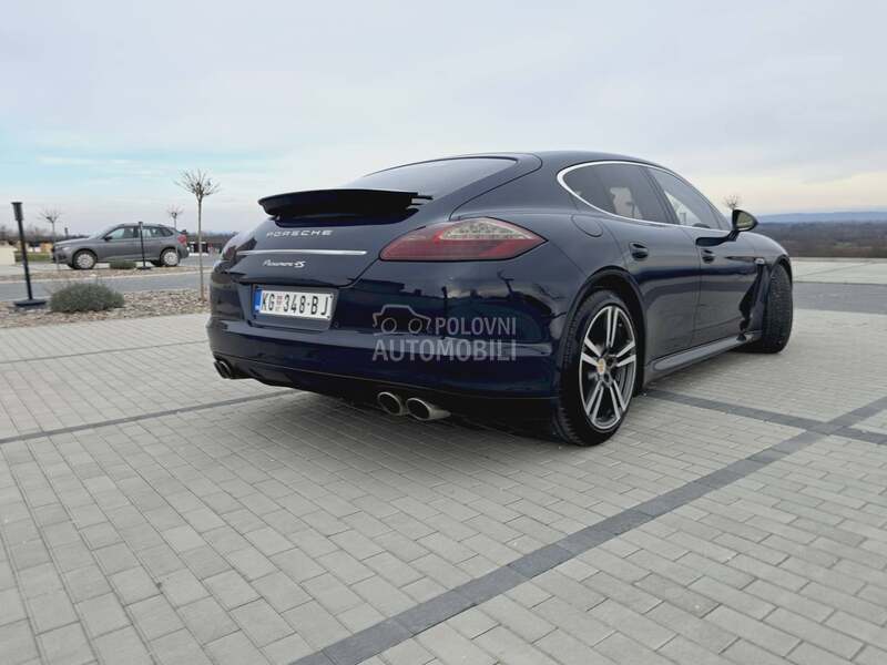 Porsche Panamera 4S