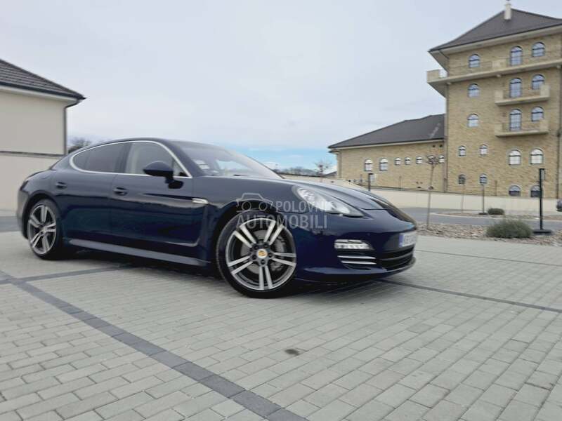 Porsche Panamera 4S