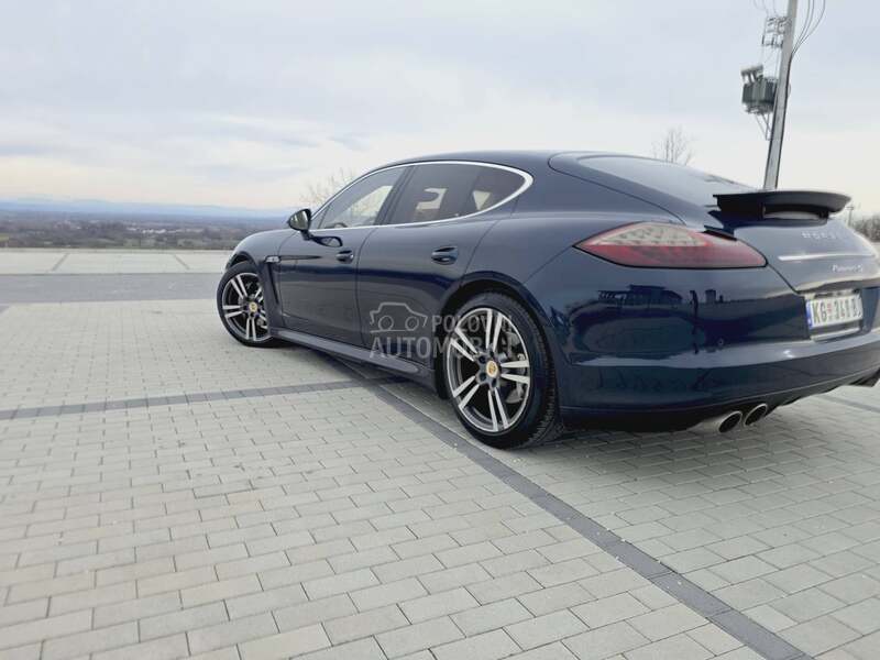 Porsche Panamera 4S